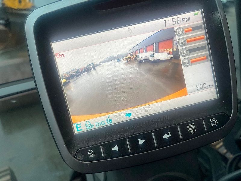 Doosan DX 235 LCR / Engcon, 3 kauhaa, Rasvari