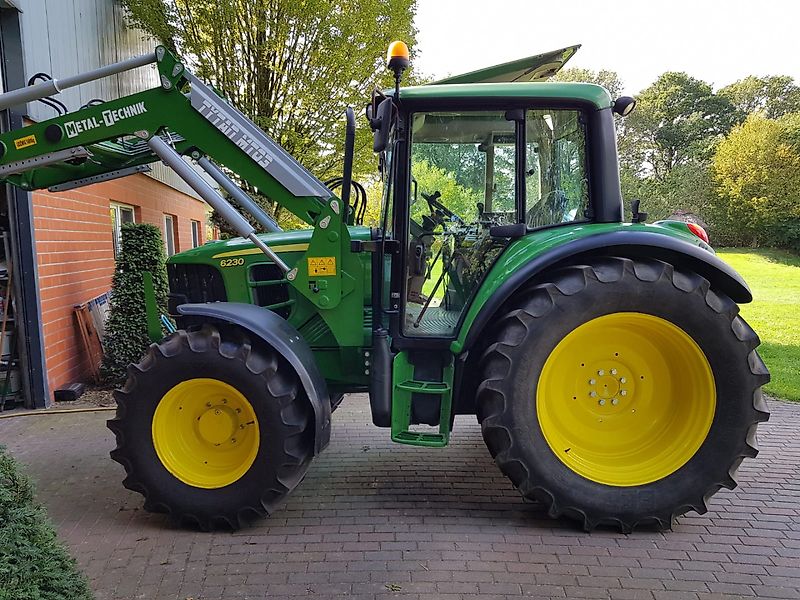 John Deere 6230