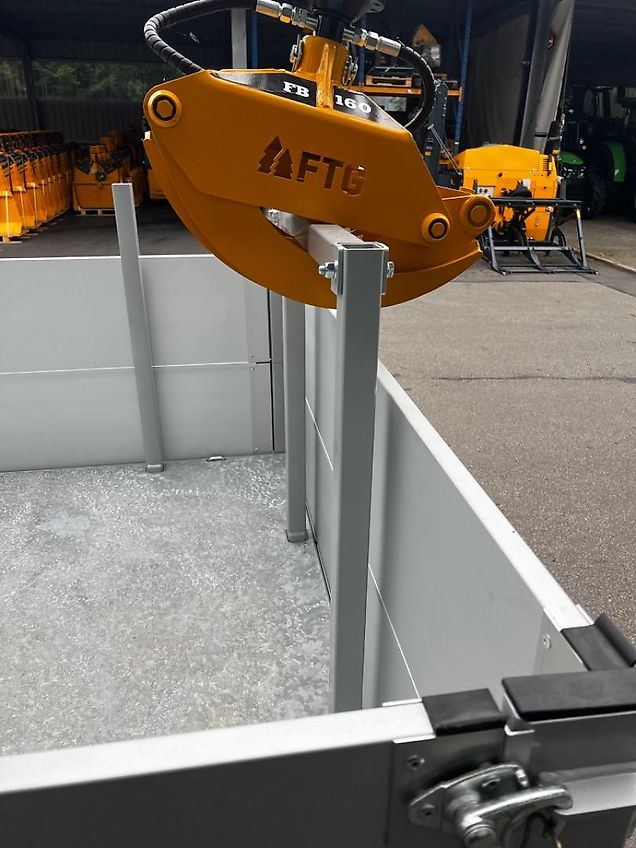 Universalanhänger mit Kran Gala 35.2