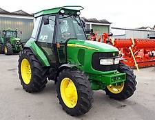 John Deere 5820