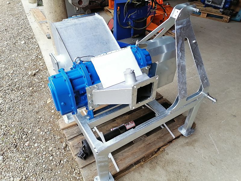 NEU Hofer !! Drehkolbenpumpe 5 m3 !! - Ölantrieb - Steinfangkasten - Güllepumpe Güllezubringer Güllefass Güllewagen Biogas Gülleauflieger Gülleauflieger Pumpstation Pumpe Schleppschlauch Schleppschuhverte Drehkolbenpumpe mit Ölmotor / Ölantrieb Güllepumpe