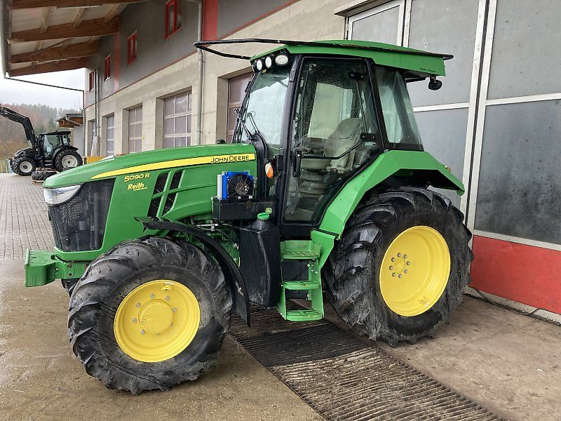 John Deere 5090 R Hopfen
