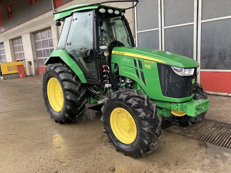 John Deere 5090 R Hopfen