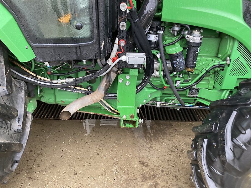 John Deere 5090 R Hopfen