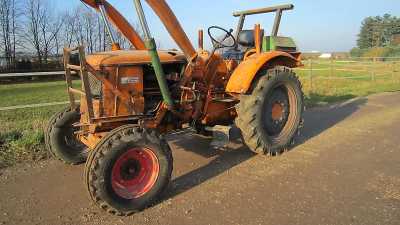 Oldtimer-Traktoren-Deutz-Fahr-13125206.jpg