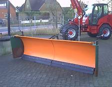 Pronar Schneeschild PU 3300 mit Beleuchtung und LED Scheinwerfer