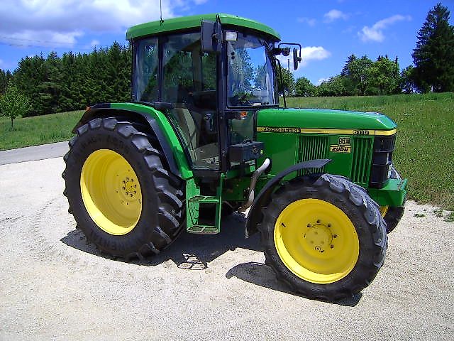 John Deere 6110