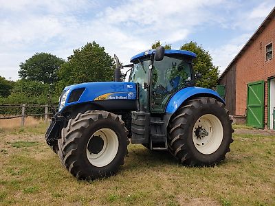 New Holland T7060