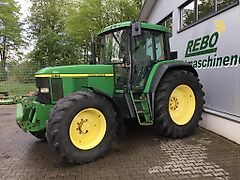 John Deere 6810