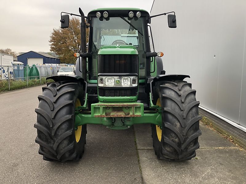 John Deere 6830