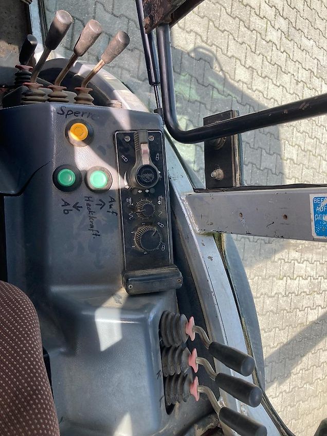 Massey Ferguson 274 V Traktor