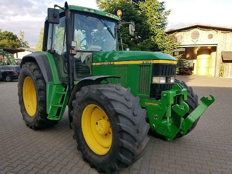 John Deere 6810