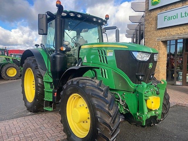 John Deere 6215R