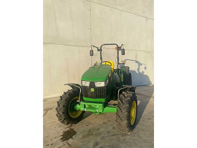 John Deere 5050E