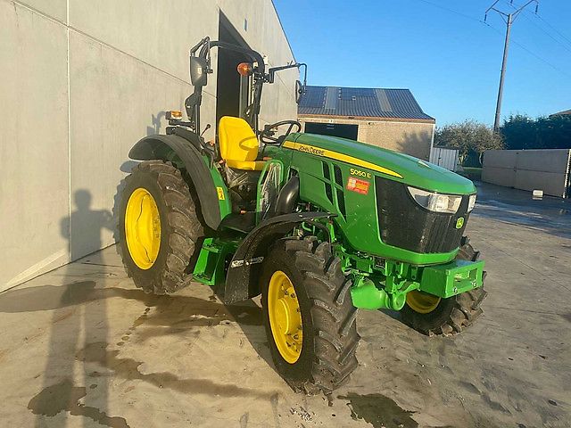 John Deere 5050E