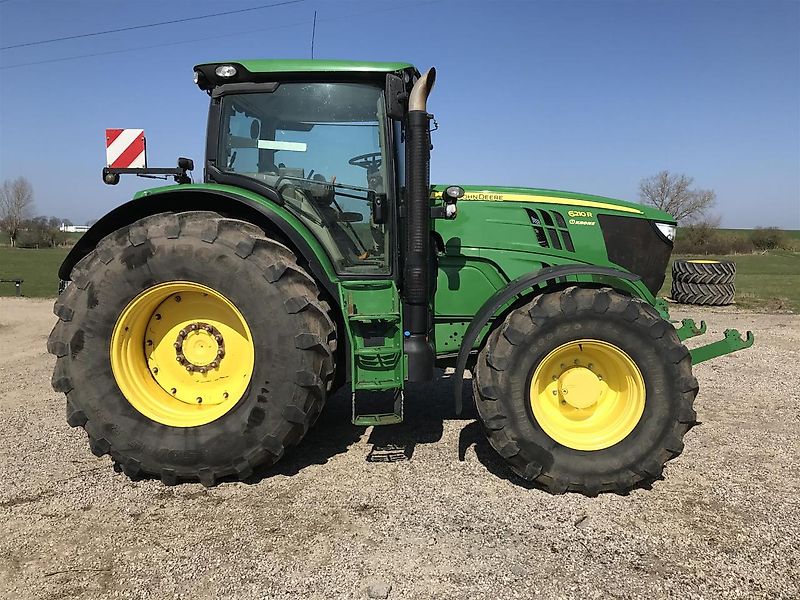 John Deere 6210R