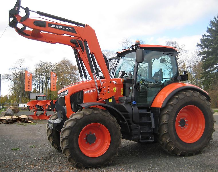 Kubota M6121