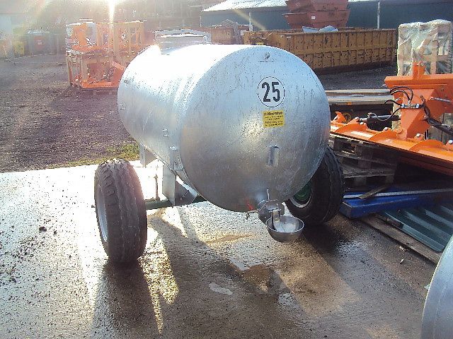 AGRITECH Wasserwagen 3000 Liter verzinkt Wasserfass Weidefass