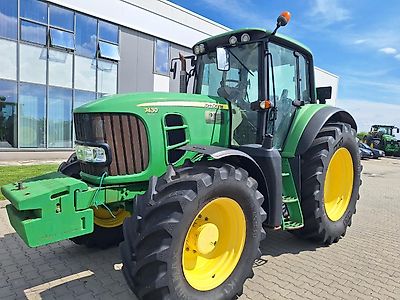 John Deere 7430