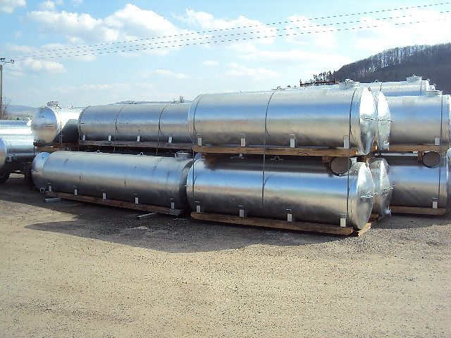 AGRITECH Wasserfass 4000 Liter verzinkt Holzkufen Weidefass