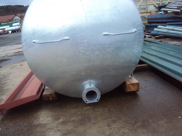 AGRITECH Wasserfass 4000 Liter verzinkt Holzkufen Weidefass