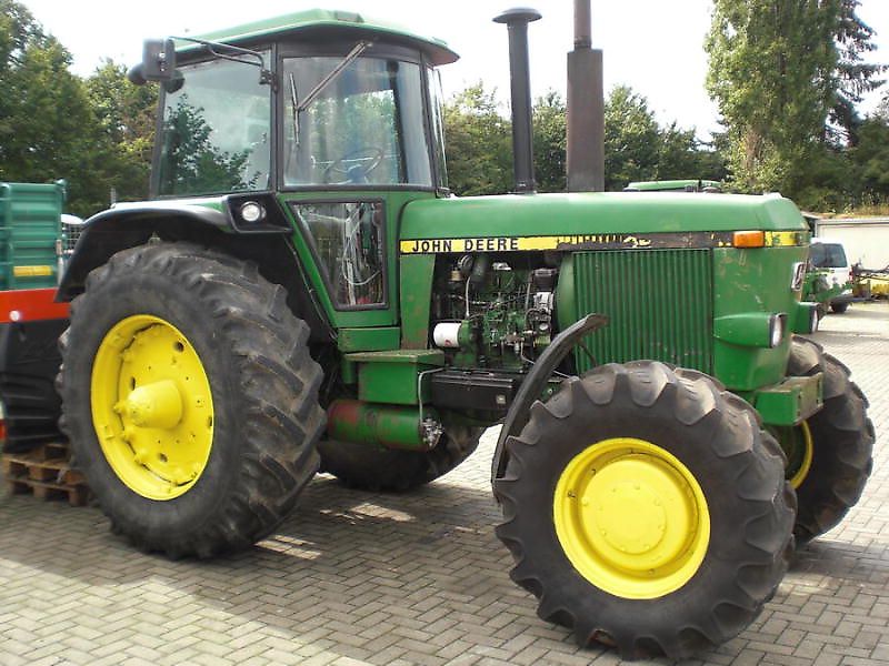 John Deere 4440