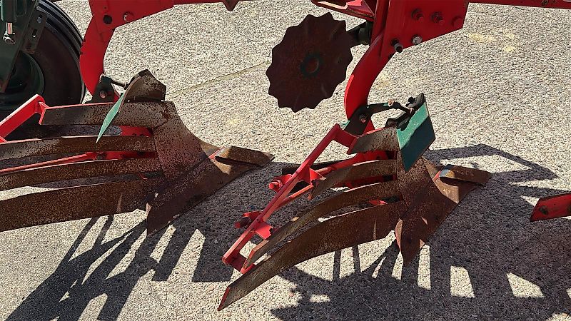 Vogel & Noot XM950 Vario Plus, 4Schar, BJ 2015, Steinsicherung, hydr. Packerarm, Verschleißteile sehr gut