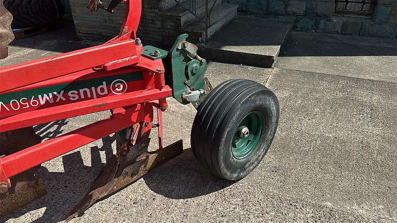 Vogel & Noot XM950 Vario Plus, 4Schar, BJ 2015, Steinsicherung, hydr. Packerarm, Verschleißteile sehr gut