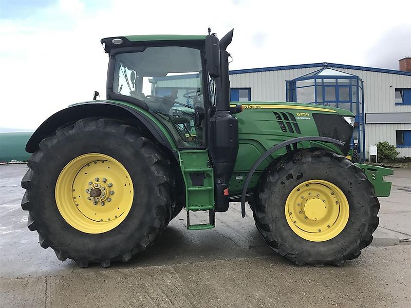 John Deere 6215R