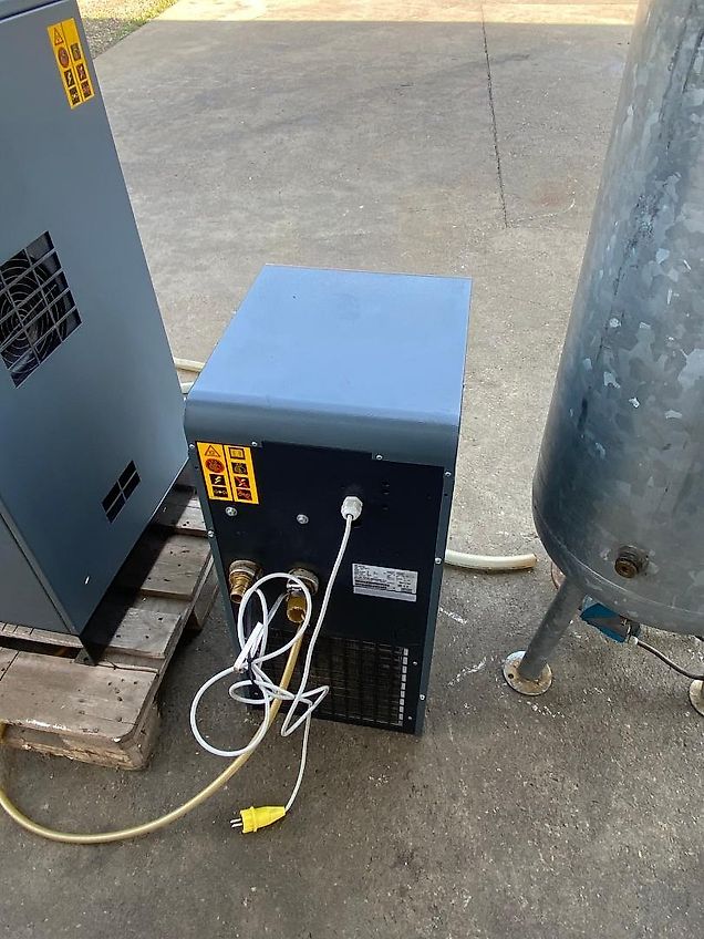 Atlas Copco GA10 Kompressor mit FX50 Kältetrockner und Kessel