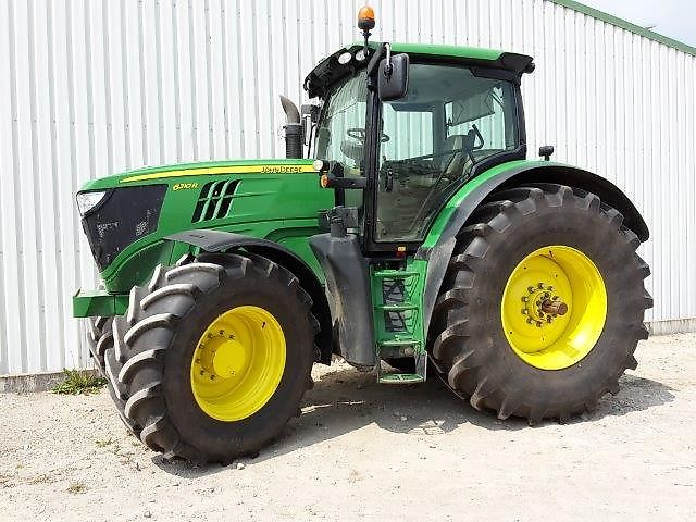 John Deere 6210R