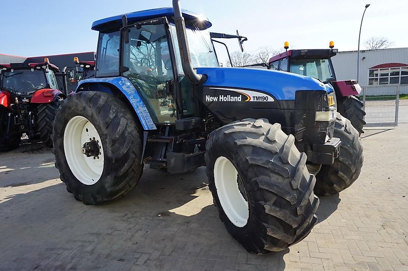 New Holland TM190