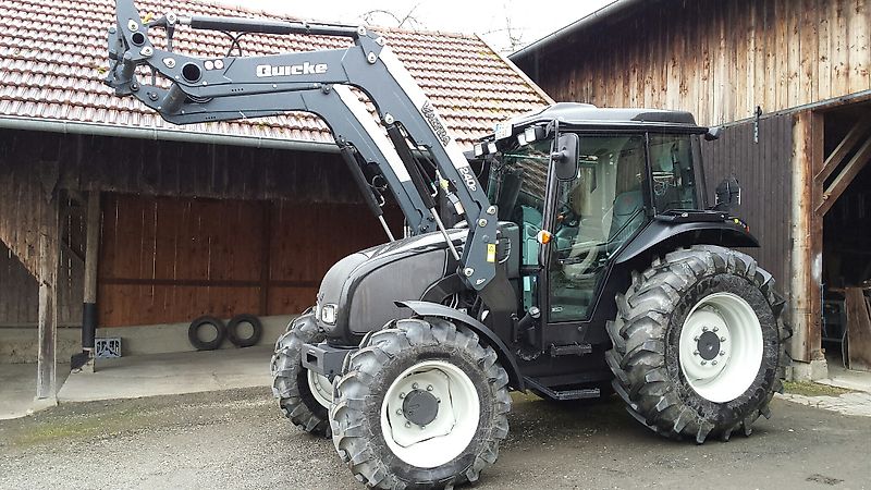 Valtra A83