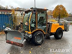 Redskapsbärare Belos Trans Giant med vikplog och sandspridare