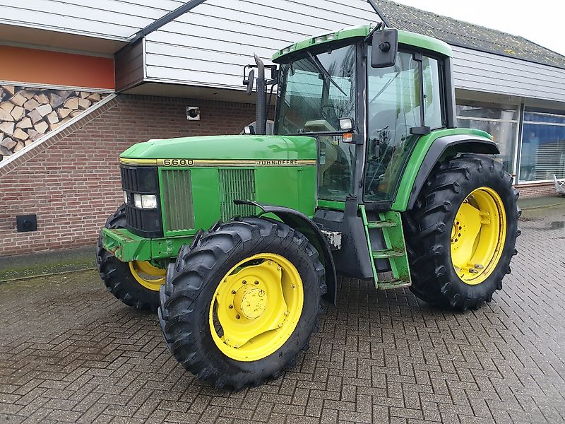 John Deere 6600