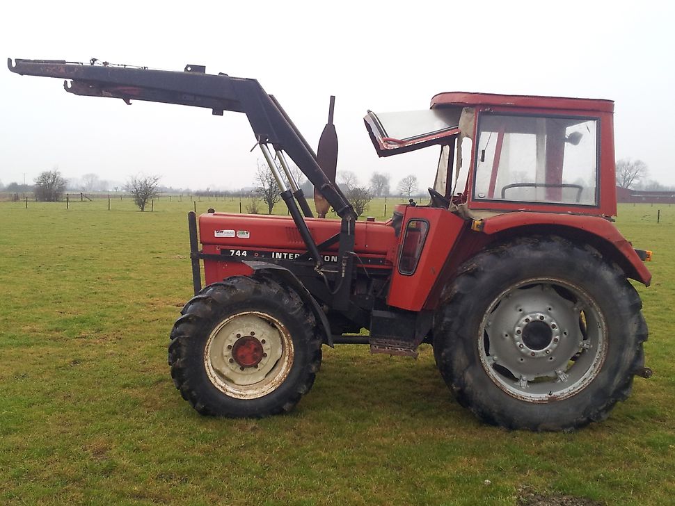 Case IH 744