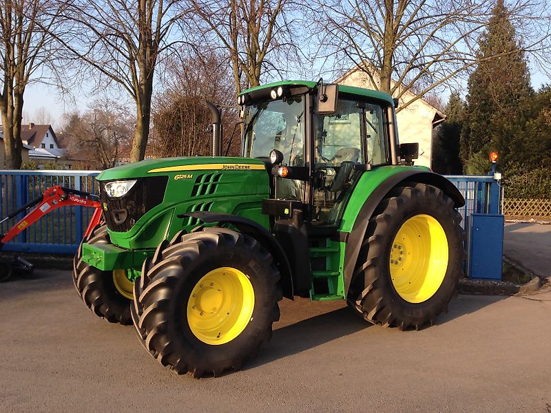 John Deere 6125M