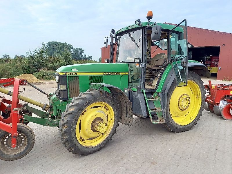 John Deere 6810