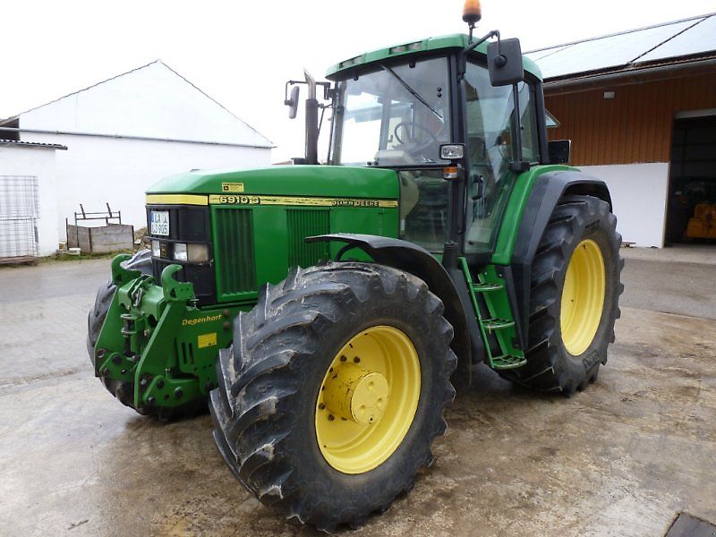 John Deere 6910S