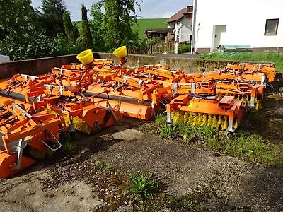 SVD - Kehrmaschinen- Sonderabverkaufspreis - verschiedenen Größen - hydraulische Wannenentleerung 1,2 Meter- 1,5 Meter -2,3 Meter - teilweise mit Seitenbesen