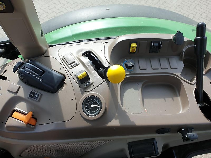 John Deere 5100M mit 543R Frontlader