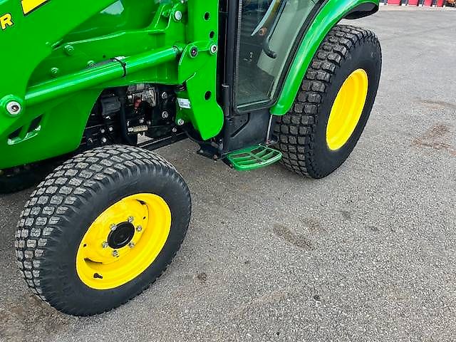John Deere 3720 / Etukuormaaja 320 R ,Kauha