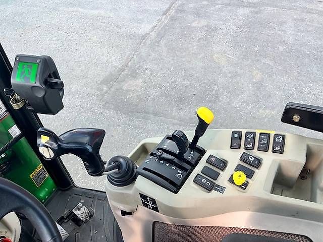 John Deere 3720 / Etukuormaaja 320 R ,Kauha