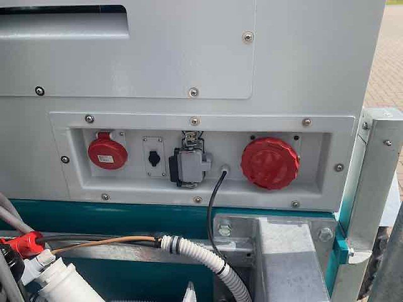 Ferbo Fox Aggregat mit Hebepumpe und 40 KVA Generator