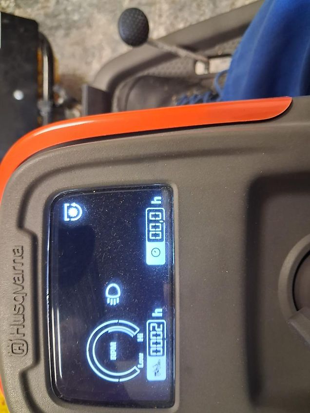 Husqvarna R320X AWD Rider