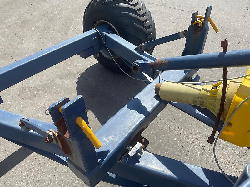 Bogballe Fahrwerk Düngerstreuer