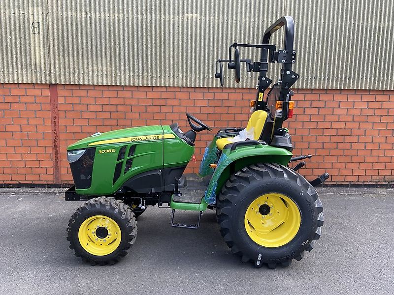 John Deere 3038E