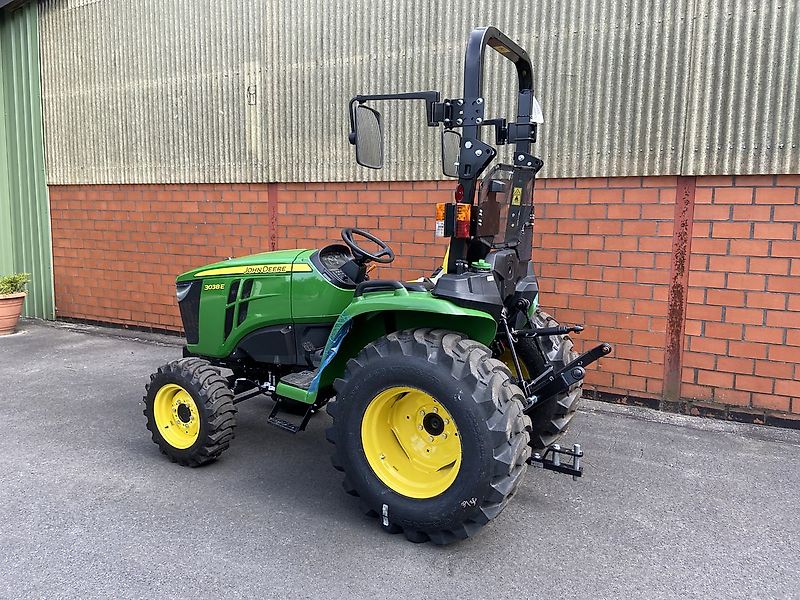John Deere 3038E