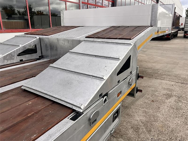 Möslein ST 3 3 Achs Satteltieflader neu