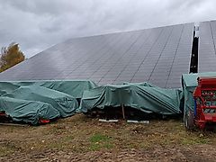 Horsch Kein Horsch. Maschinenschutzvlies als Alternative zur Hallenlagerung extrem Witterungsbeständig mit Kletband und sorgfältiger Anwendung zur Werterhaltung der Geräte